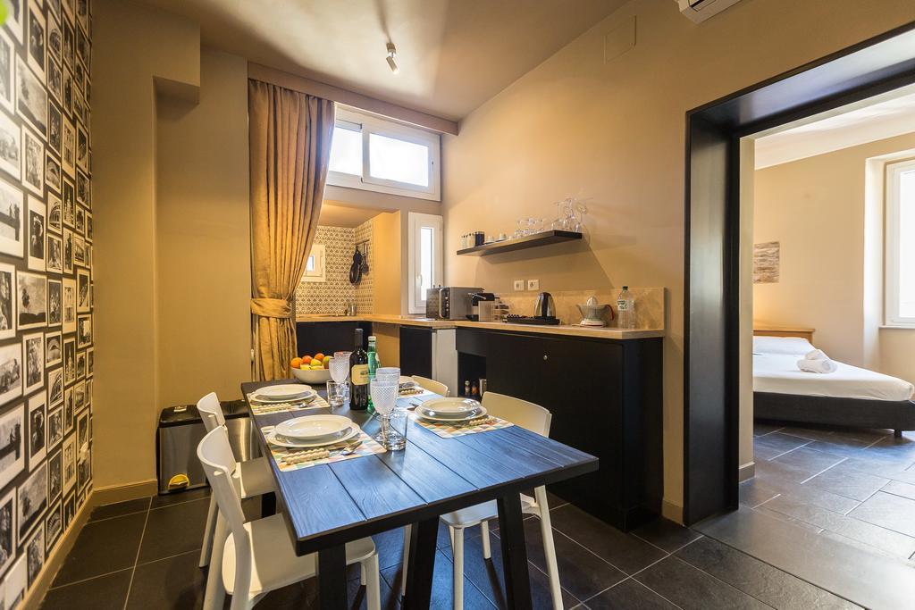App Condotti Luxury Apartment In Рим Екстериор снимка