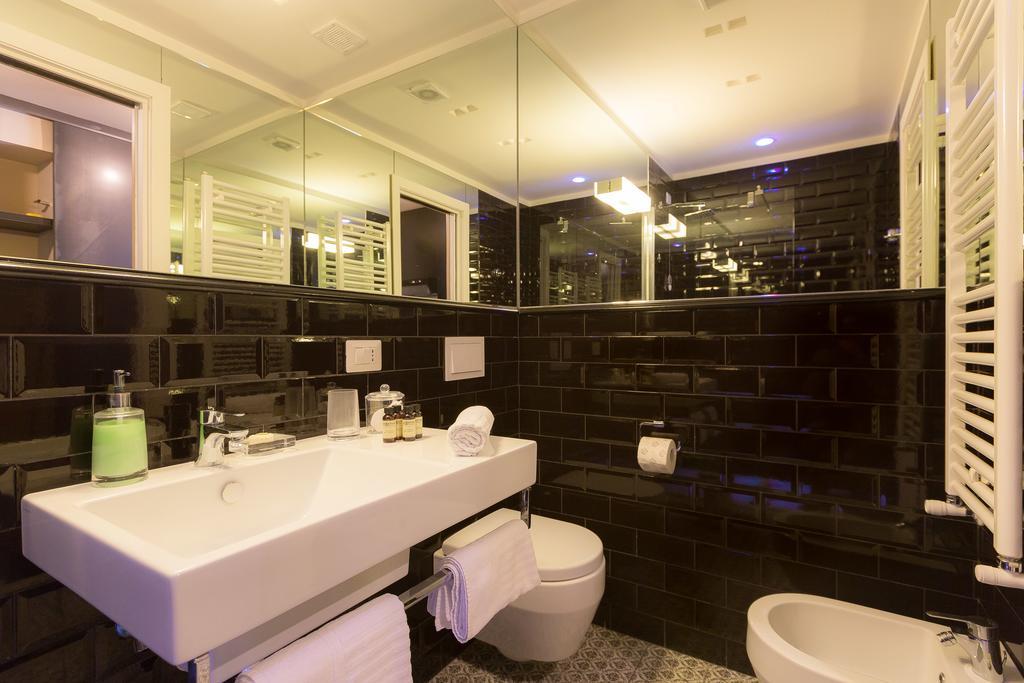 App Condotti Luxury Apartment In Рим Екстериор снимка